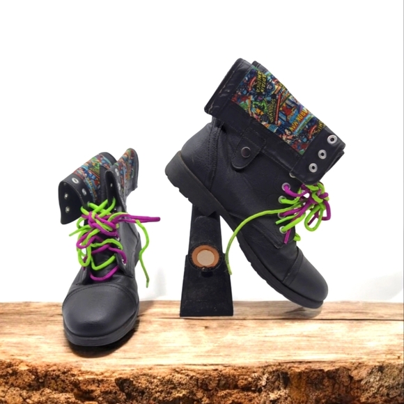 Marvel Comics sz 11 Limited Edition Combat Boots Custom Laces Comic Lining - Picture 1 of 8
